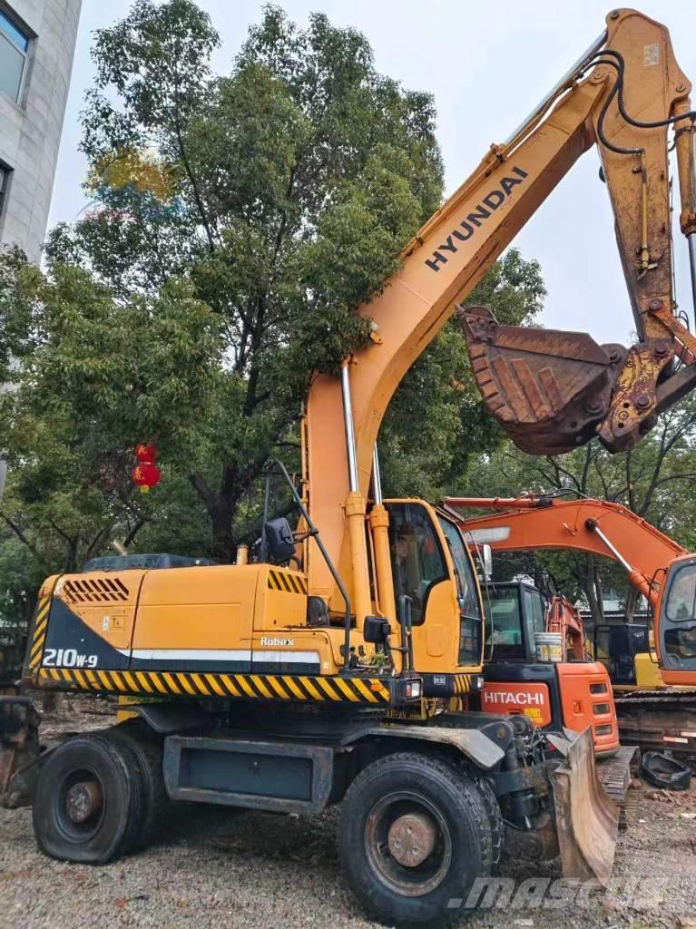 Hyundai R210W-9 حفارات بعجل