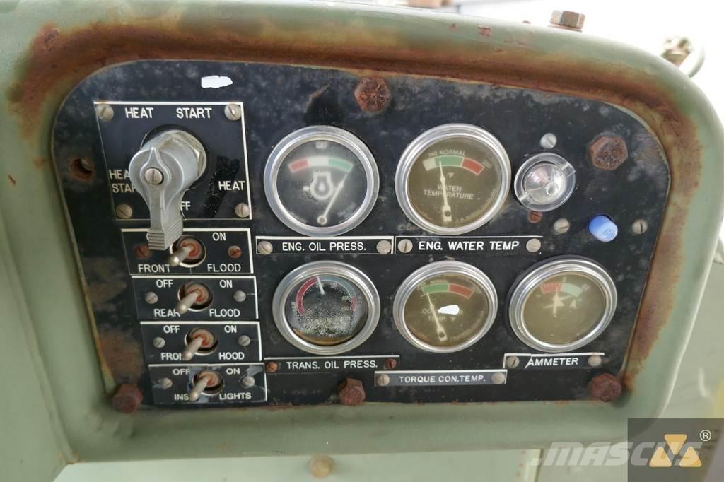 CAT D7F Ex-army بلدوزرات مجنزرة