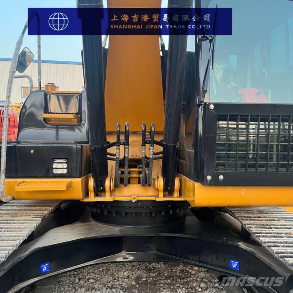 CAT 323 D حفارات زحافة