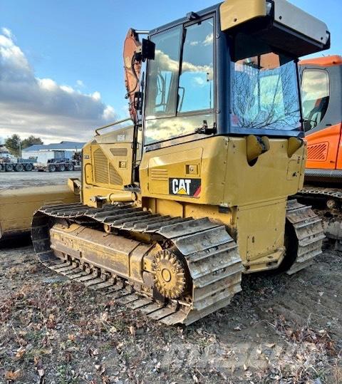 CAT D 5 K LGP بلدوزرات مجنزرة