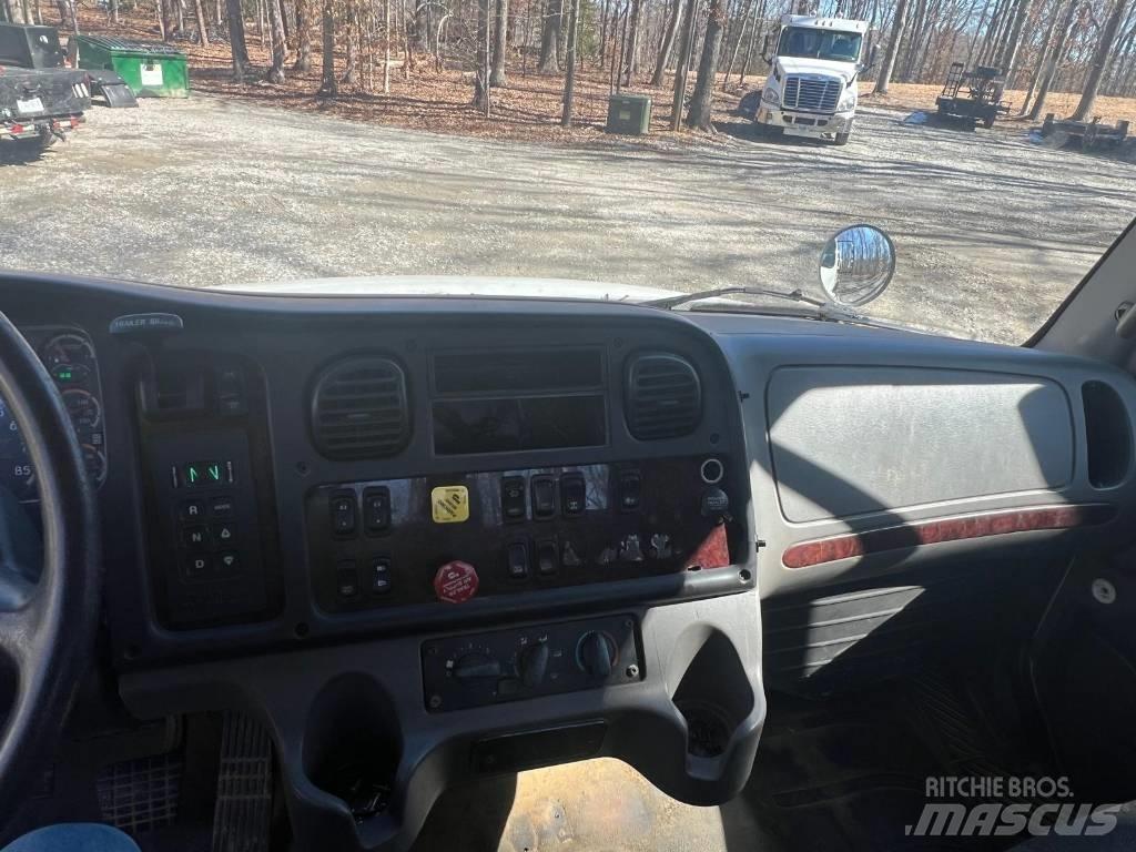 Freightliner M2106 وحدات الجر