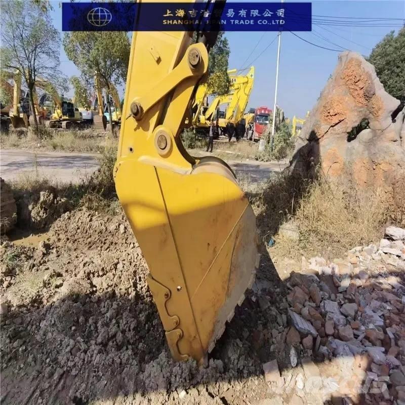 CAT 330 D حفارات زحافة