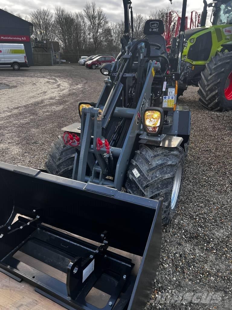 GiANT G 1500 HD لوادر صغيرة