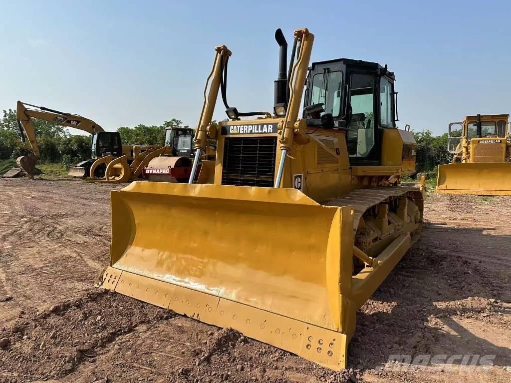 CAT D 6 G بلدوزرات مجنزرة
