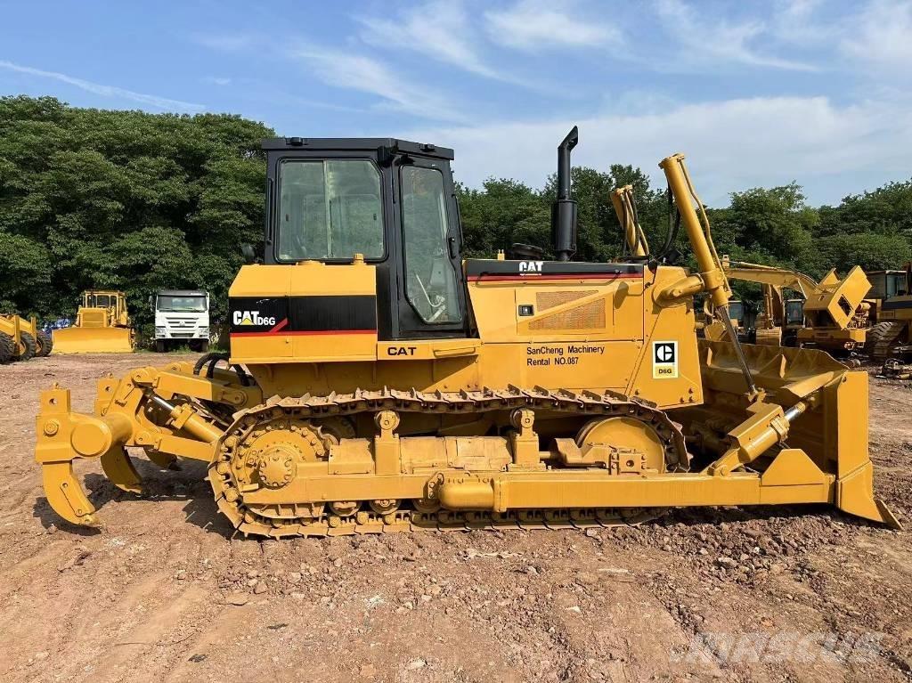 CAT D 6 G بلدوزرات مجنزرة
