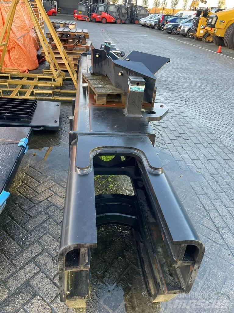 CAT 390 F L الشاسيه والتعليق