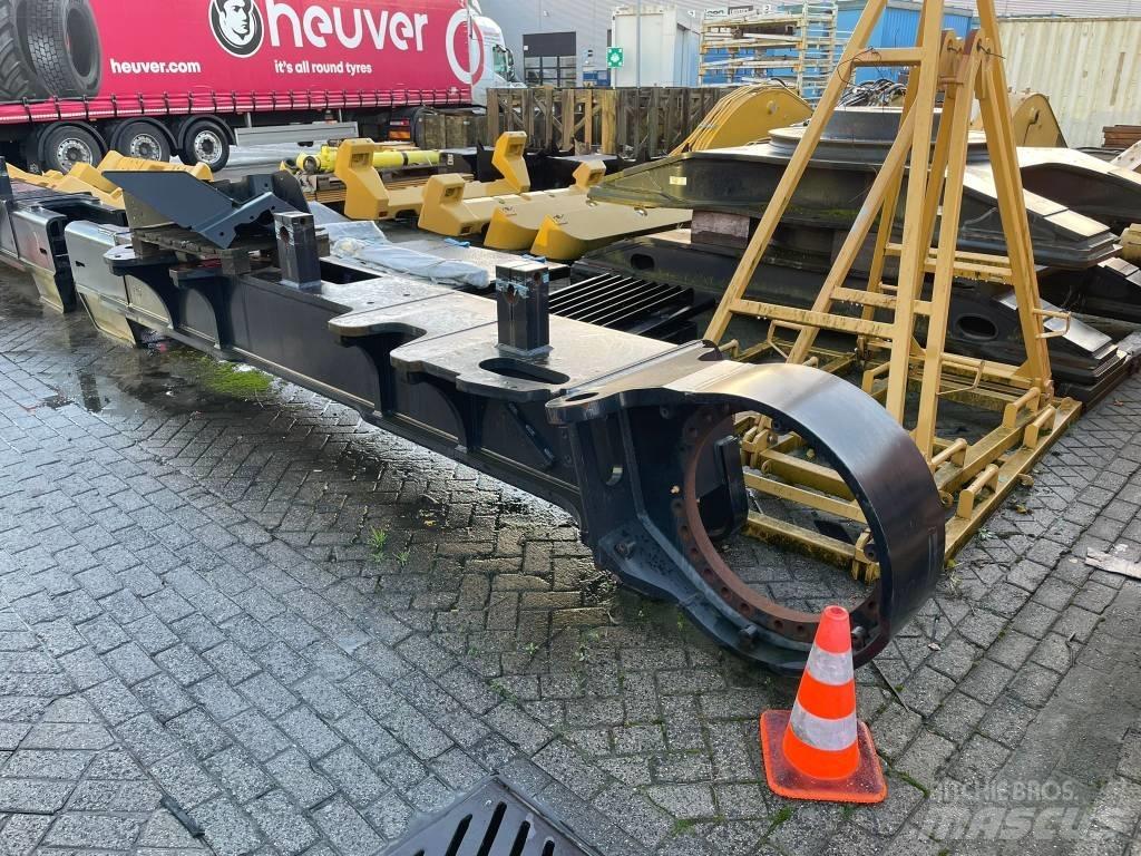 CAT 390 F L الشاسيه والتعليق