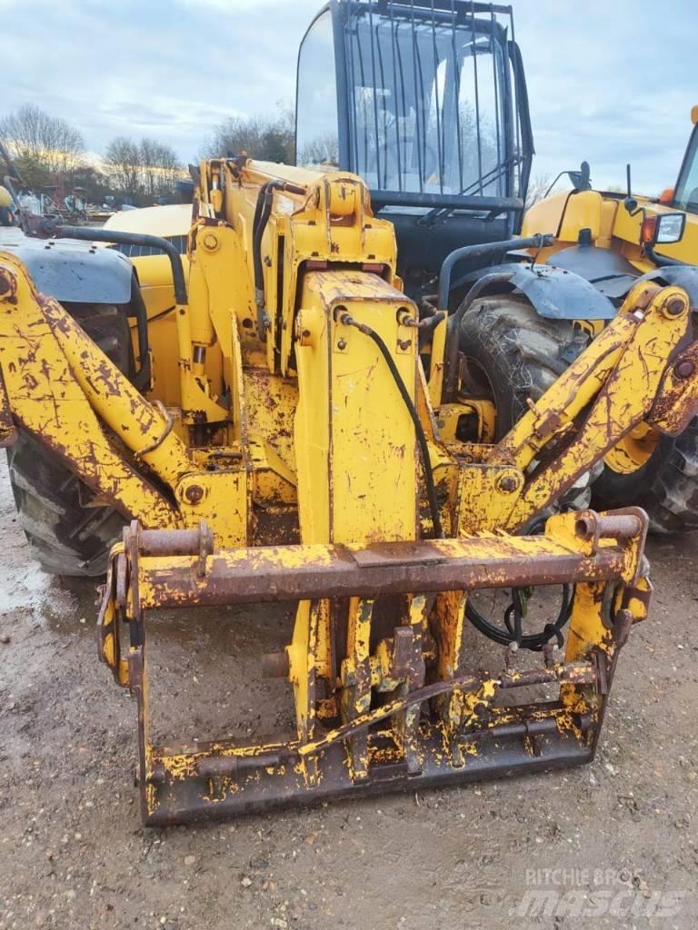 JCB 532-120 مناولات متداخلة