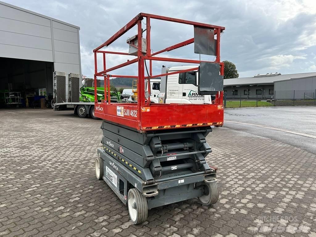 SkyJack SJ III 4632 رافعات مقصية الشكل