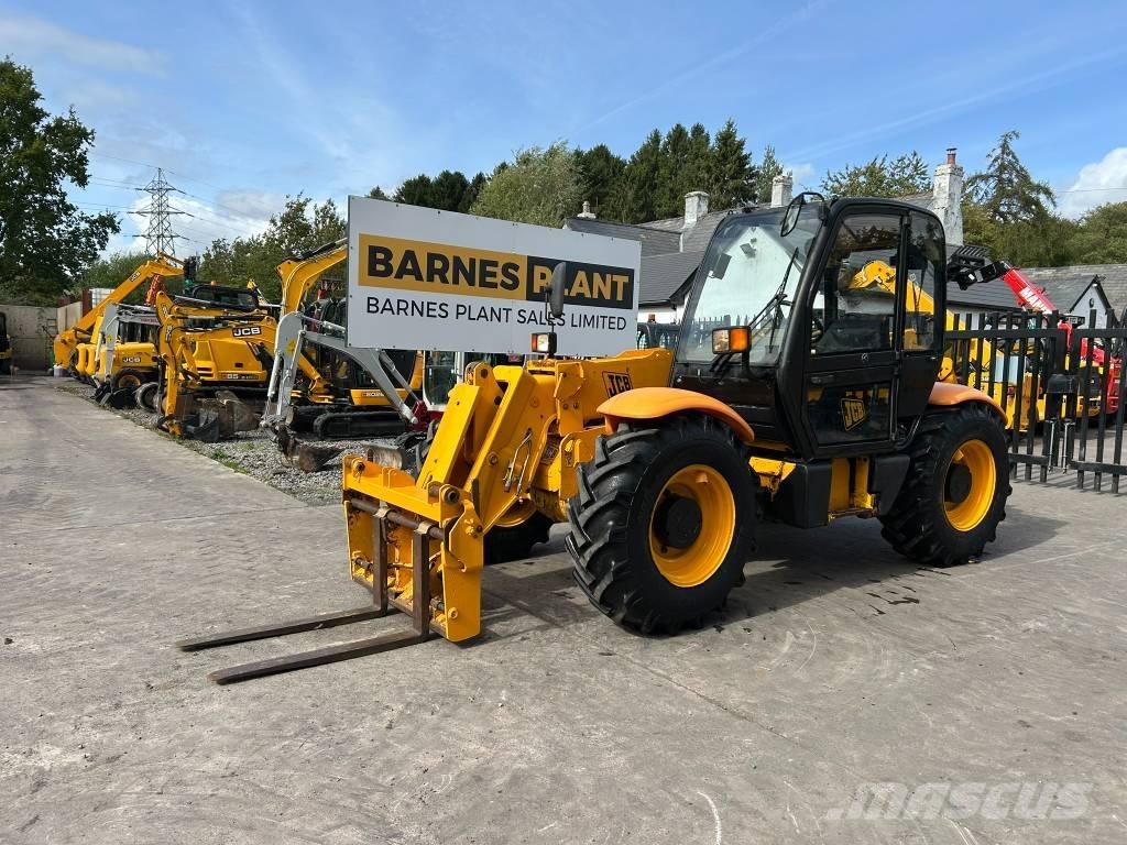JCB 530-70 مناولات متداخلة