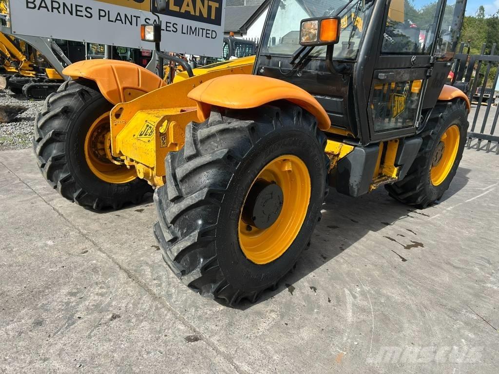 JCB 530-70 مناولات متداخلة