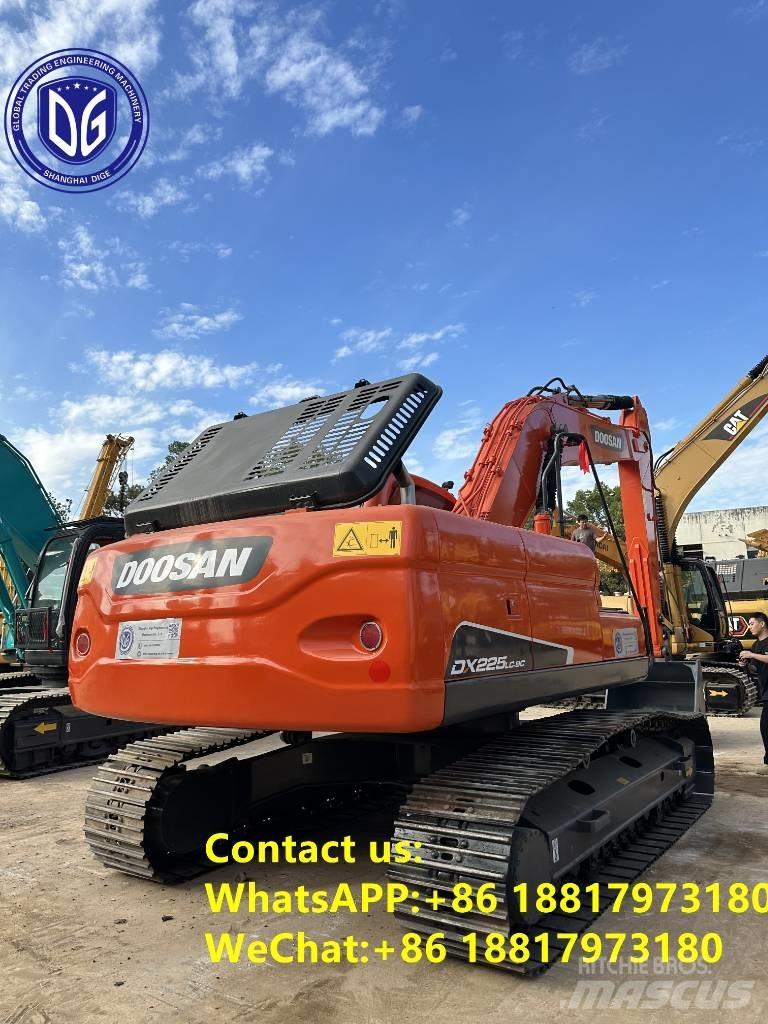 Doosan DX 225 LC حفارات زحافة