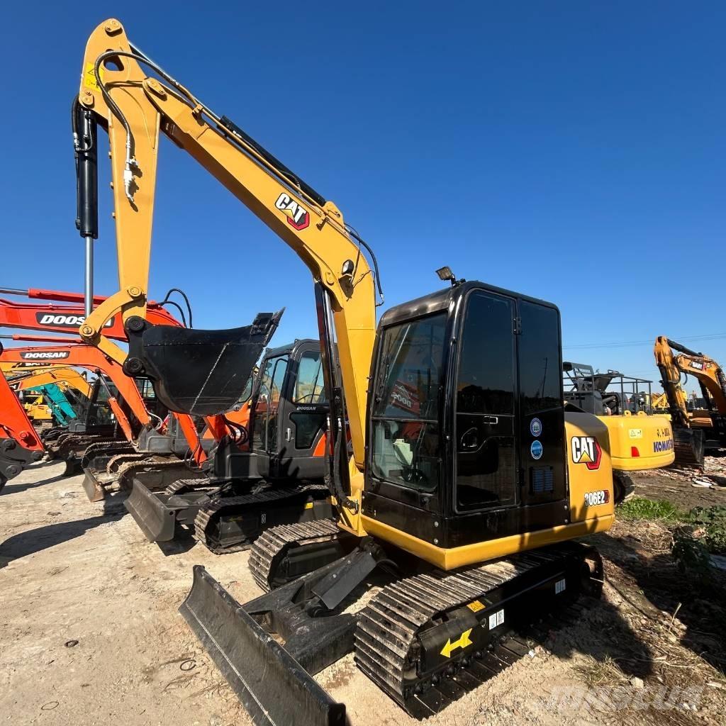 CAT 306E2 حفارات زحافة