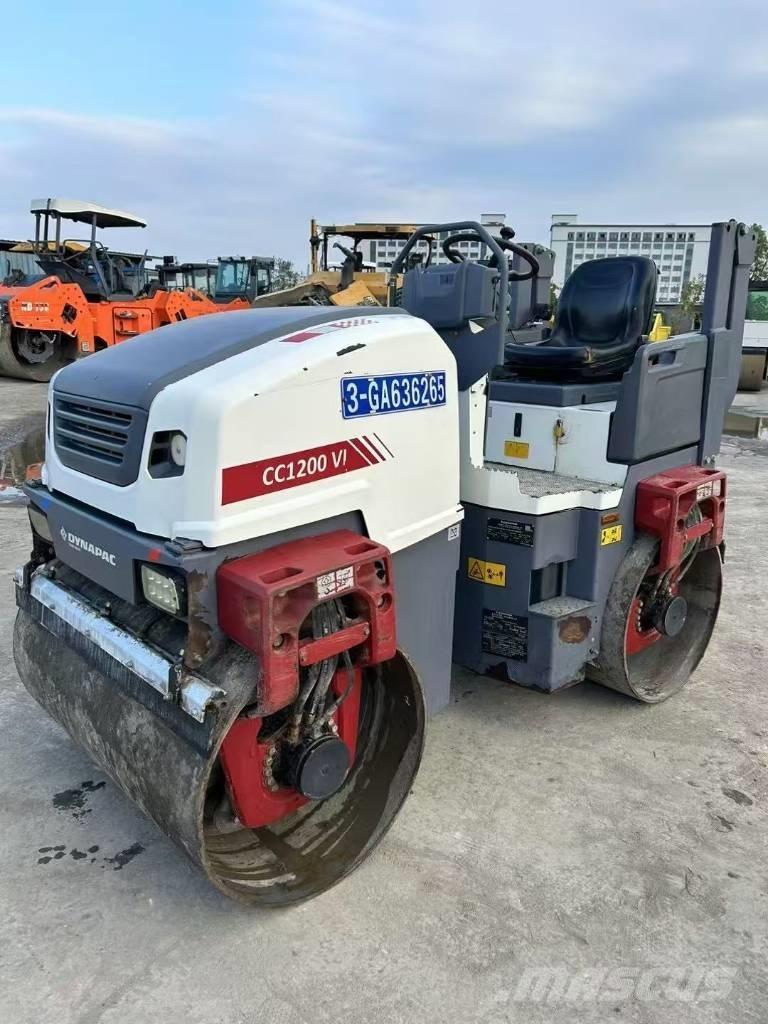 Dynapac CC 1200 مداحل ثنائية الاسطوانة