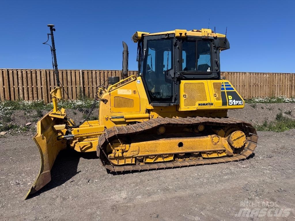 Komatsu D 51 PX بلدوزرات مجنزرة