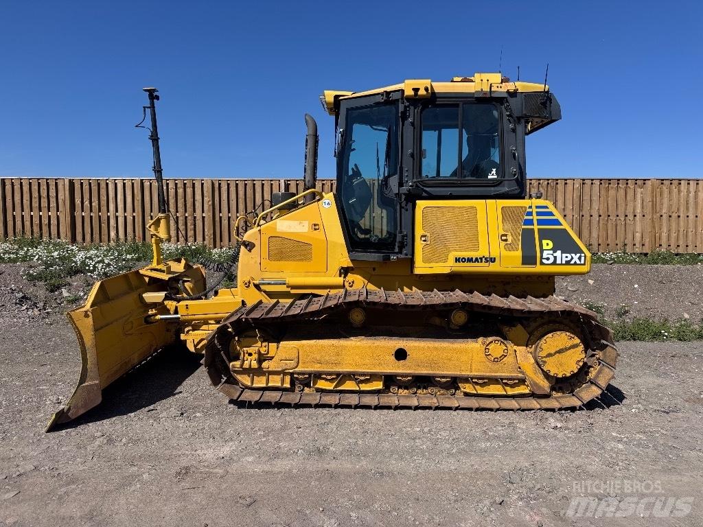 Komatsu D 51 PX بلدوزرات مجنزرة