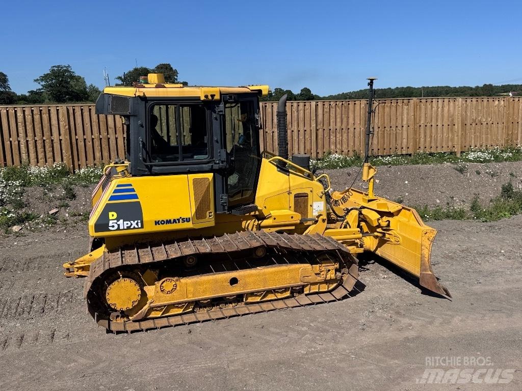 Komatsu D 51 PX بلدوزرات مجنزرة