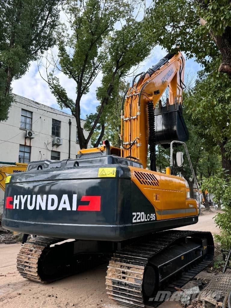 Hyundai 220LC-9S حفارات وسط 7 طن - 12 طن