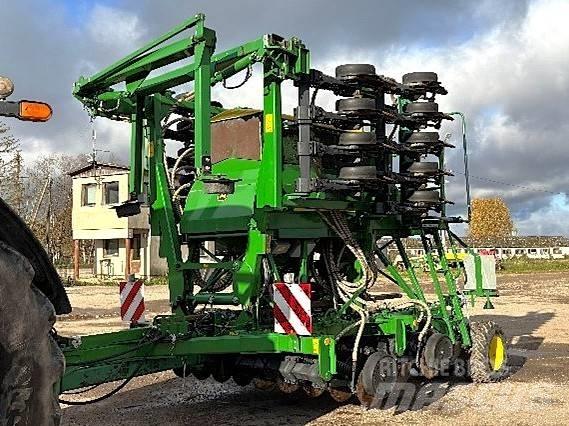John Deere 750 A مثاقيب