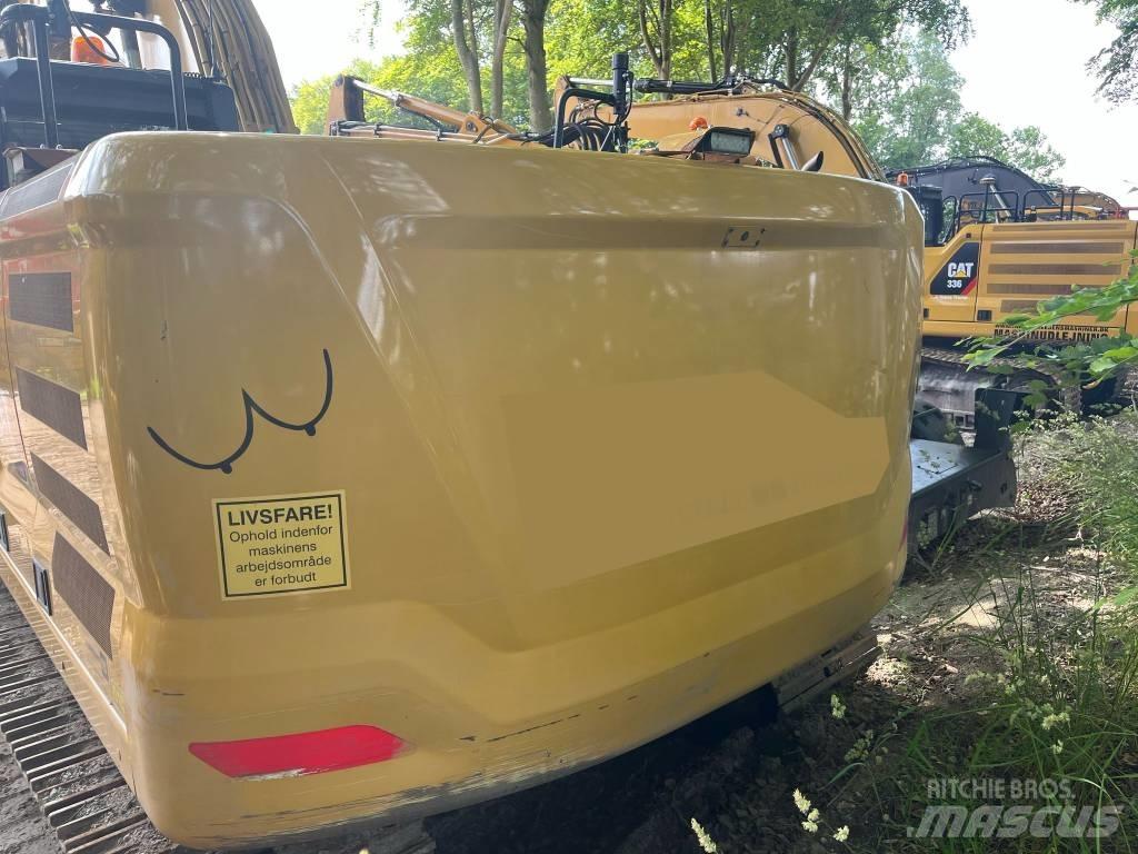 CAT 323 حفارات زحافة