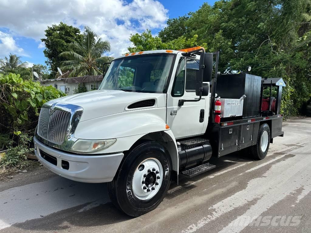 International 4300 شاحنات ذات صهاريج