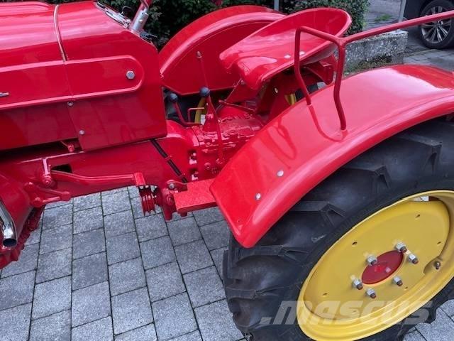 Porsche Junior 108 الجرارات