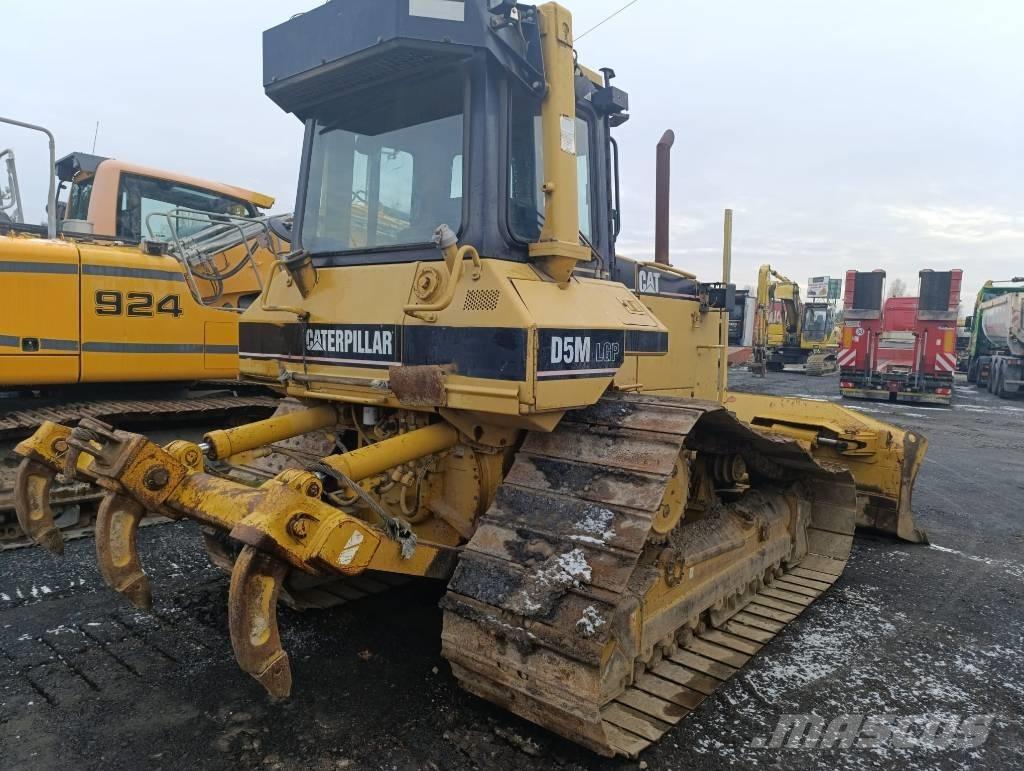 CAT D 5 H بلدوزرات مجنزرة