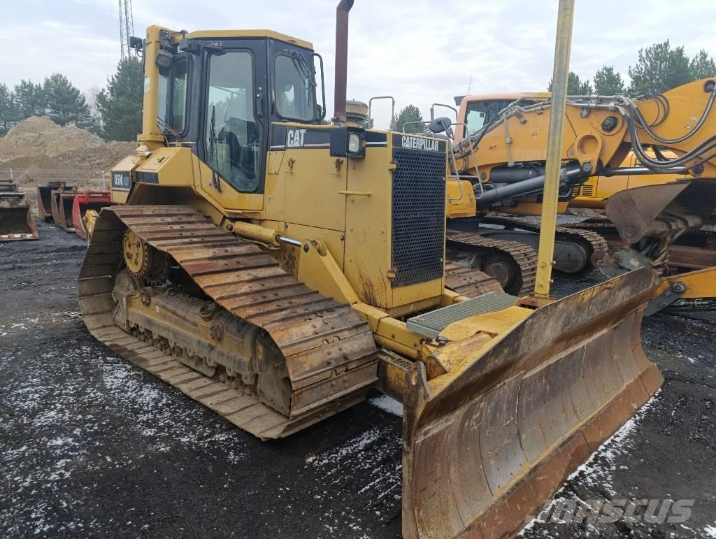 CAT D 5 H بلدوزرات مجنزرة