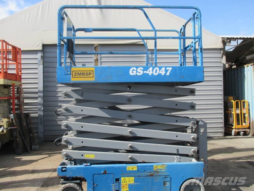 Genie GS 4047 رافعات مقصية الشكل