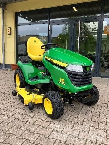 John Deere X590 ركوب الحشائش