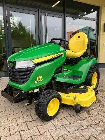 John Deere X590 ركوب الحشائش
