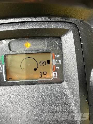 John Deere X590 ركوب الحشائش
