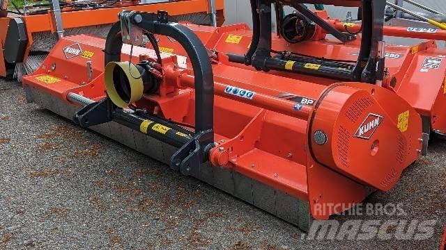 Kuhn BP 28 جزازات وأغطية المراعي