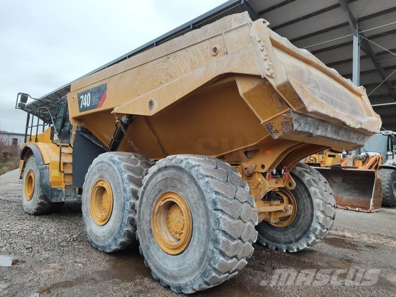 CAT 740 ساحبات مفصلية