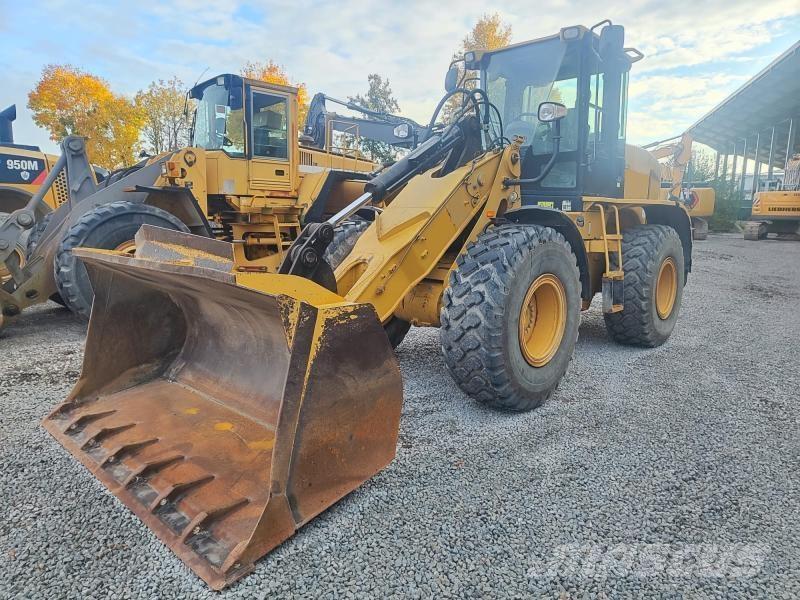 CAT 930G لوادر بعجل
