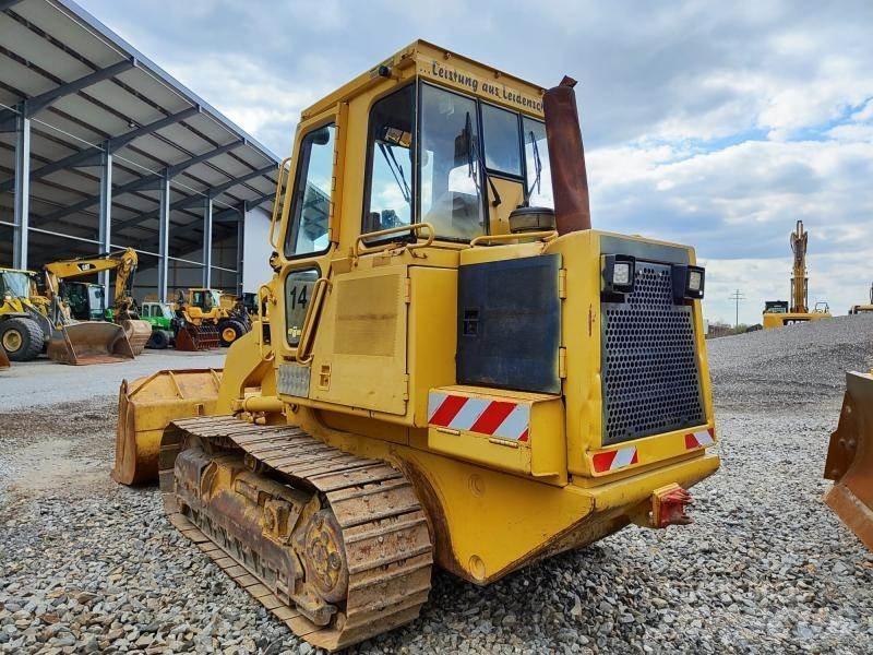 CAT 943 لوادر زحافة