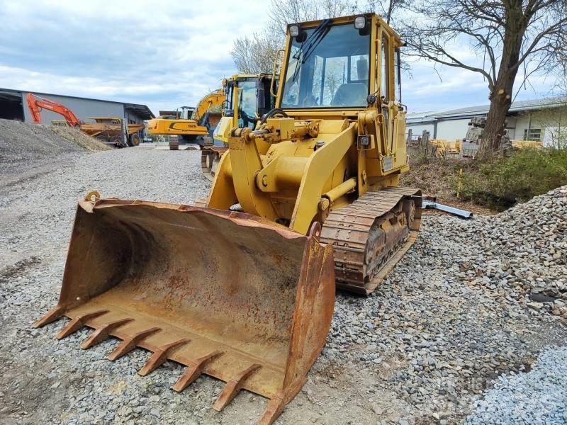 CAT 943 لوادر زحافة