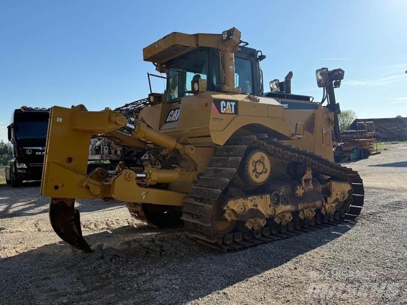 CAT D8T بلدوزرات مجنزرة