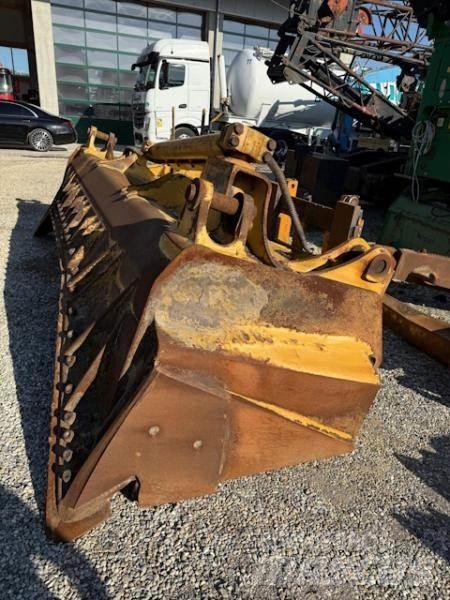 CAT D8T بلدوزرات مجنزرة