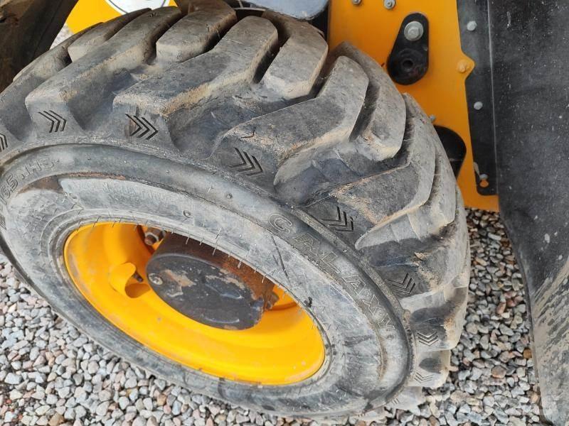 JCB 525-60 لوادر بعجل