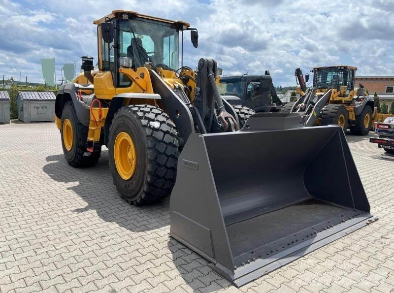 Volvo L110H لوادر بعجل