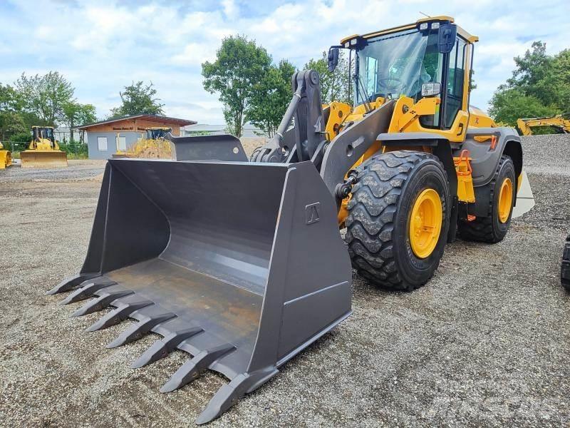 Volvo L110H لوادر بعجل