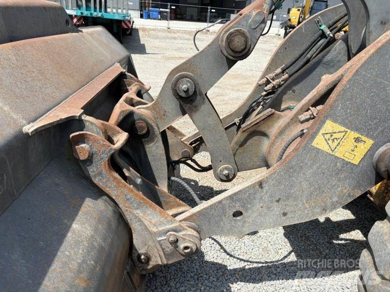 Volvo L90H لوادر بعجل