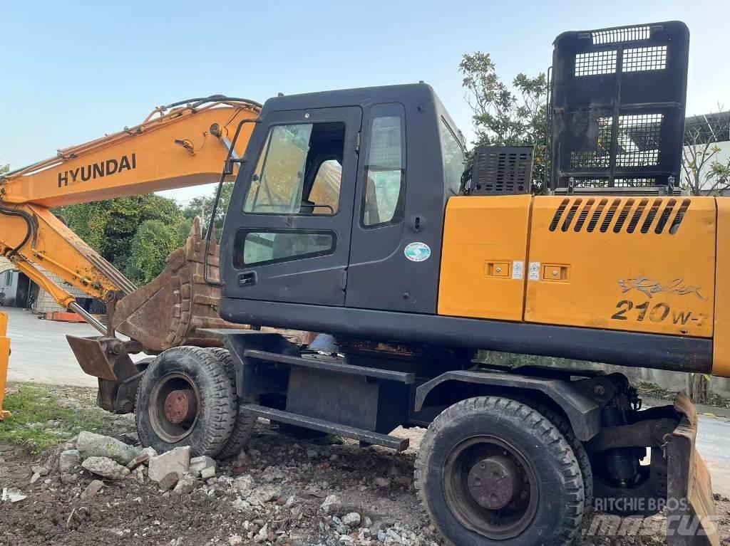 Hyundai R210W-7 حفارات بعجل