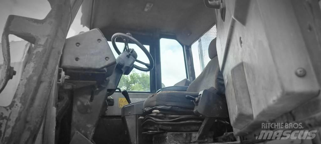 Komatsu HM 300-2 ساحبات مفصلية
