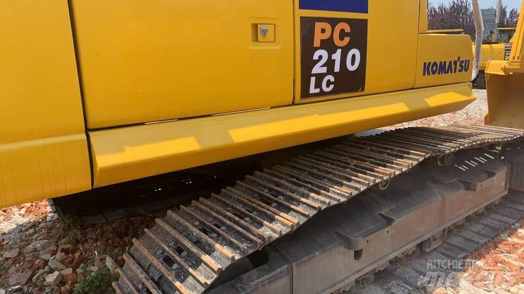 Komatsu PC210 حفارات زحافة