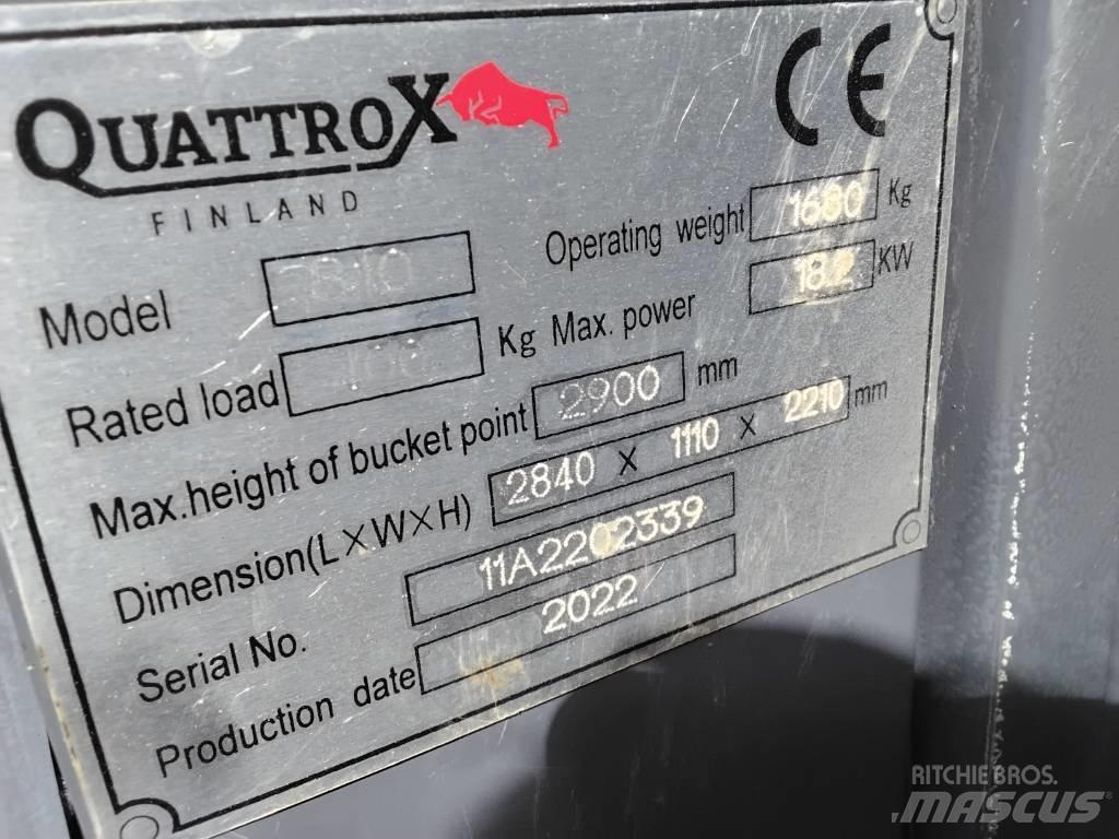 QuattroX 810 لوادر صغيرة