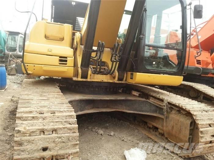 CAT 329 D L حفارات زحافة