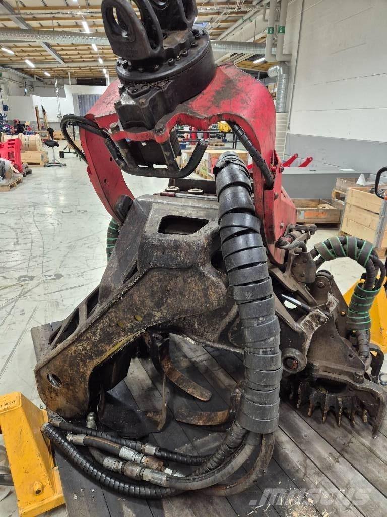 Komatsu C 144 رؤوس حصادات