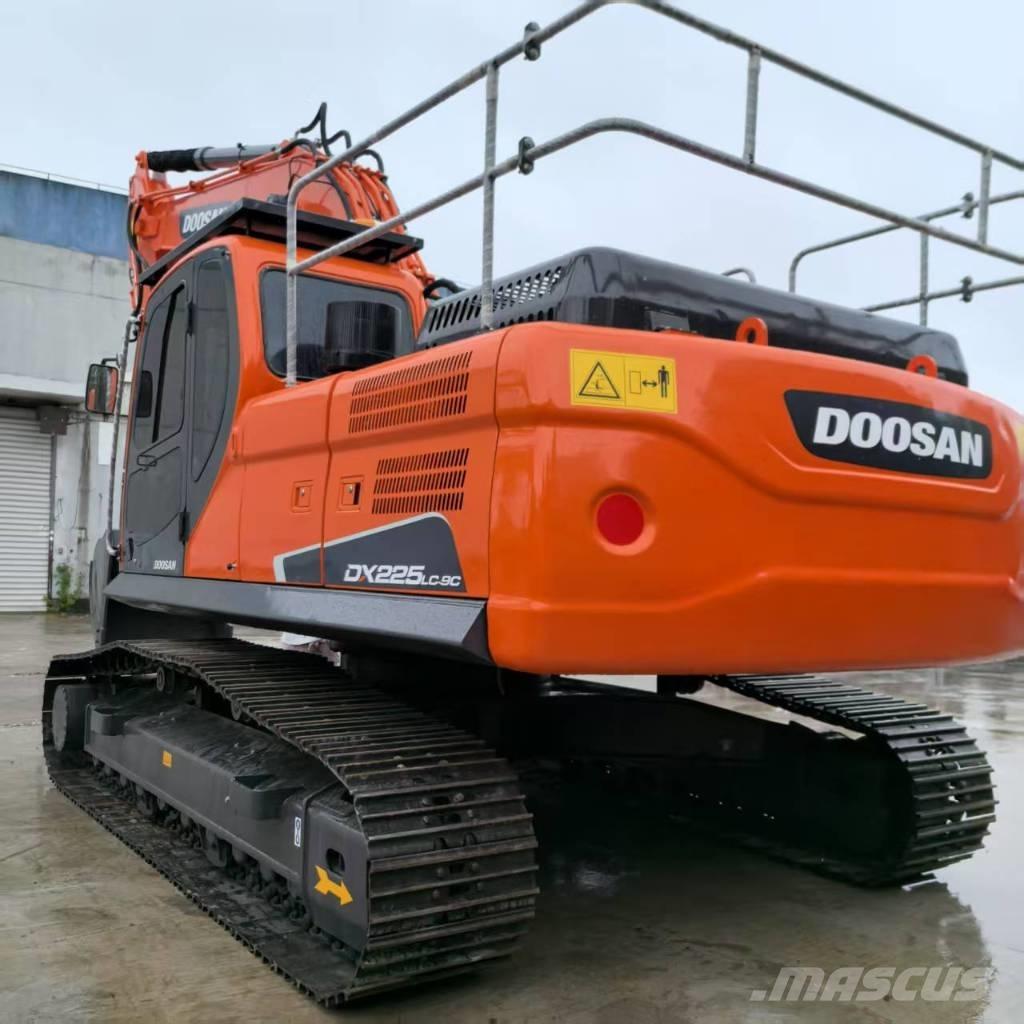 Doosan DX 225 LCA حفارات زحافة